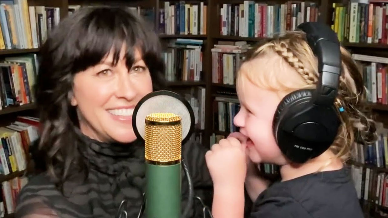 alanis-morisette-ablaze-tv-dabut