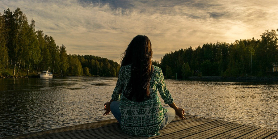 jyothi-robertson-meditating